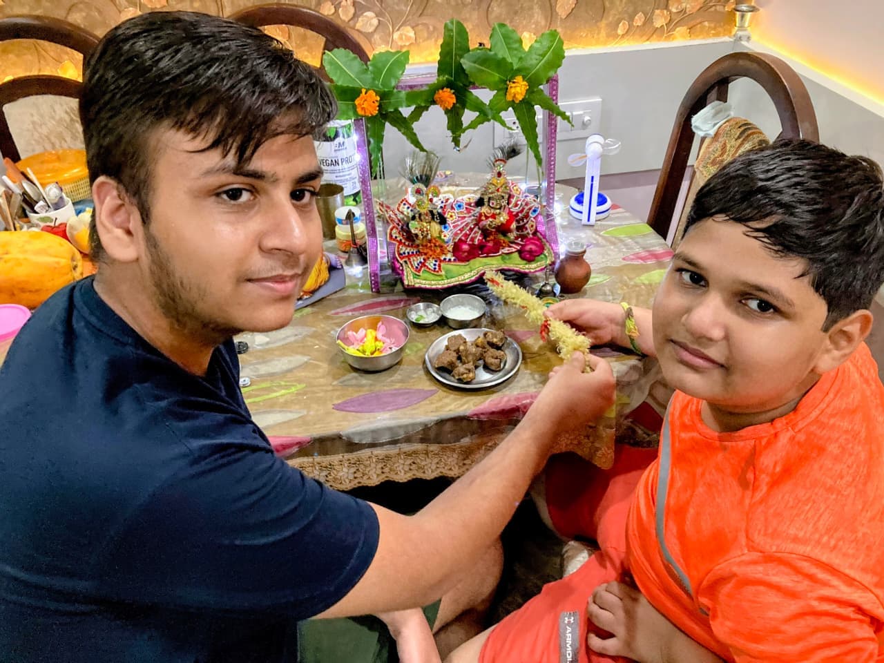 Happy customer darshan of Laddu Gopal in blue poshak.